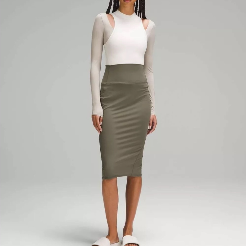 NWT Lululemon Women's Nulu Slim Fit High Rise Skirt ARMY GREEN Sz 8 NEW